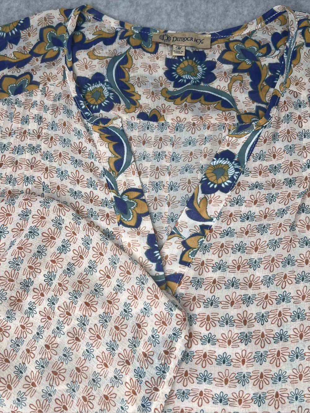 Democracy Women’s Medium Boho Floral Tie Front Blouse 3/4 Sleeve Top Cottage